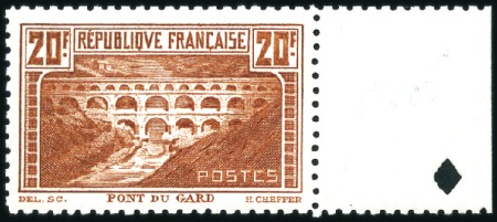 Stamp of France 1930 Pont du Gard 20F chaudron clair, dentelé 11, 