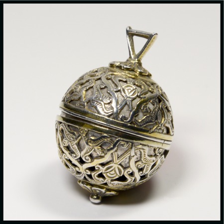 Stamp of Stamp Boxes Silver plated spherical infuser with filigree pattern