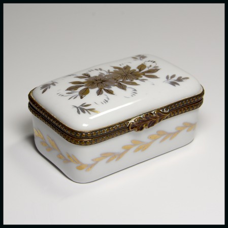 Stamp of Stamp Boxes Miscellaneous Materials: Handpainted porcelain stamp box with gilt floral decoration
