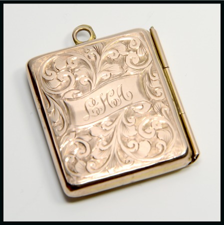 Stamp of Stamp Boxes Gold Boxes: 1906 Chester 9ct. single compartment case in the form of an envelope