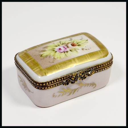 Stamp of Stamp Boxes Miscellaneous Materials: Handpainted porcelain stamp box with gilt and floral decoration