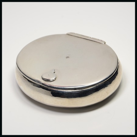 Stamp of Stamp Boxes Charles II period "Britannia" standard London silver pill box, with hinged lid