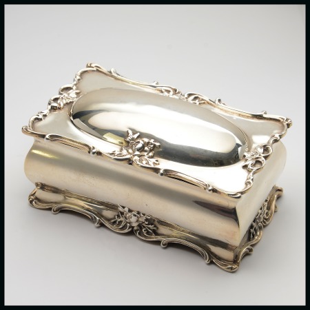 Stamp of Stamp Boxes American Silver Boxes: A very fine Sterling silver three compartment box