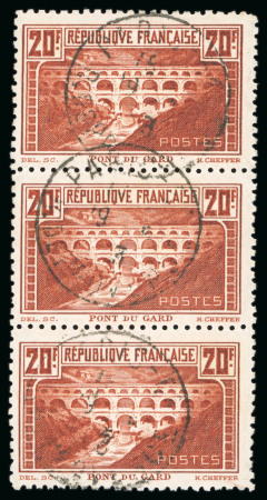 Stamp of France » Émissions à partir de 1900 1929-1931, Bande de 3 verticale Pont du Gard dentelé