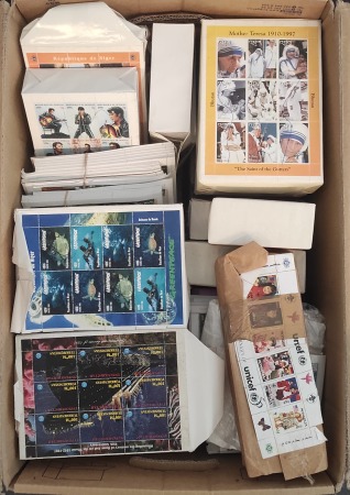 Stamp of Large Lots and Collections Thematics: 1996-2001 Large duplicated stock / accumulation of 1000's thematic issues