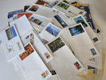 Stamp of France » Collections 1960-2010, dans une boîte grosse accumulation de divers
