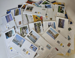 Stamp of France » Collections 1960-2010, dans une boîte grosse accumulation de divers