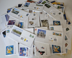Stamp of France » Collections 1960-2010, dans une boîte grosse accumulation de divers