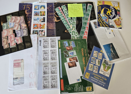 Stamp of France » Collections 1960-2010, dans une boîte grosse accumulation de divers
