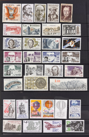 Stamp of France » Collections 1880-2000, dans huit classeurs plusieurs centaines