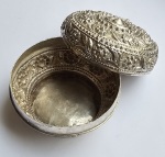 Stamp of Feldman International Auctions » Art d'Orient & d'Extrême-Orient / Asian & Oriental Art BETEL-NUT BOX