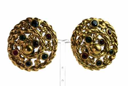 Stamp of Feldman International Auctions » Bijoux - Haute Joaillerie / Jewellery Yves Saint-Laurent, clips d'oreilles en métal doré