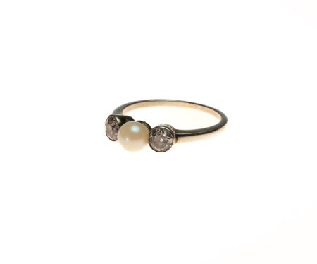 Stamp of Feldman International Auctions » Bijoux - Haute Joaillerie / Jewellery Bague en or gris 750