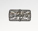 Stamp of Feldman International Auctions » Bijoux - Haute Joaillerie / Jewellery Broche-plaque en métal gris non titré,