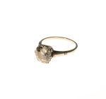 Stamp of Feldman International Auctions » Bijoux - Haute Joaillerie / Jewellery Solitaire en or gris 750