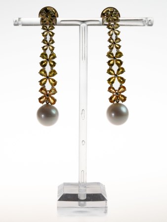 Stamp of Feldman International Auctions » Bijoux - Haute Joaillerie / Jewellery Boucles d'oreilles