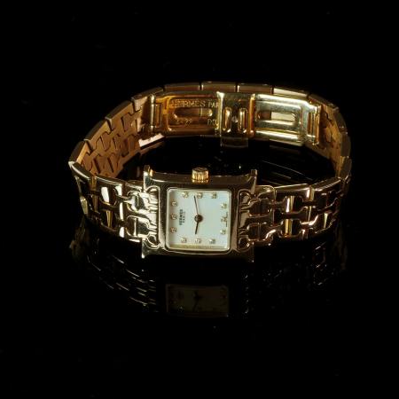 Stamp of Feldman International Auctions » Montres / Watches HERMES HEURE H. Montre à quartz en or rose 750