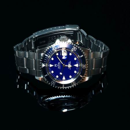Stamp of Feldman International Auctions » Montres / Watches TUDOR OYSTER PRINCE SUBMARINER. Montre automatique en acier