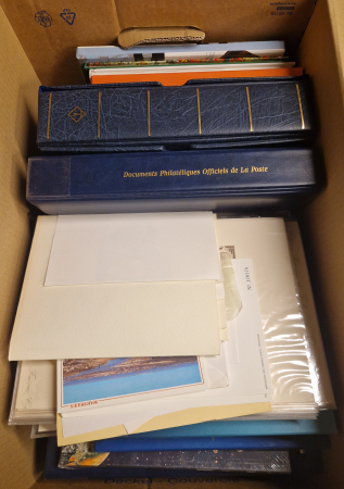 Stamp of France » Collections 1849-2005, dans trois gros cartons ensemble type vrac