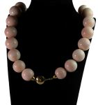 Stamp of Feldman International Auctions » Bijoux - Haute Joaillerie / Jewellery Collier composé de 24 boules de corail