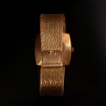 Stamp of Feldman International Auctions » Montres / Watches OMEGA. Montre mécanique en or jaune 750.