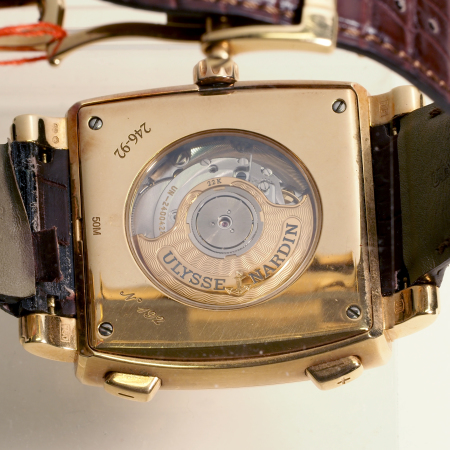ULYSSE NARDIN. Montre mécanique en or 750.