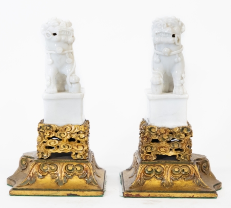 Stamp of Feldman International Auctions » Art d'Orient & d'Extrême-Orient / Asian & Oriental Art Chine. Paire de chiens de Fô en porcelaine « blanc de Chine »