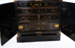 Stamp of Feldman International Auctions » Art d'Orient & d'Extrême-Orient / Asian & Oriental Art Grand cabinet de voyage en laque du Japon. XVIIIème siècle