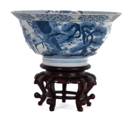 Stamp of Feldman International Auctions » Art d'Orient & d'Extrême-Orient / Asian & Oriental Art Chine. Bol « Klapmuts » en porcelaine Bleu & Blanc. Epoque Kangxi