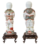 Stamp of Feldman International Auctions » Art d'Orient & d'Extrême-Orient / Asian & Oriental Art Chine. Paire de Höho en porcelaine. Famille verte. Epoque Kangxi (1662 - 1722). Vers 1680 - 1690
