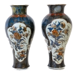 Stamp of Feldman International Auctions » Art d'Orient & d'Extrême-Orient / Asian & Oriental Art Japon. Arita. Paire de vases balustres. Vers 1700