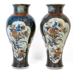 Stamp of Feldman International Auctions » Art d'Orient & d'Extrême-Orient / Asian & Oriental Art Japon. Arita. Paire de vases balustres. Vers 1700