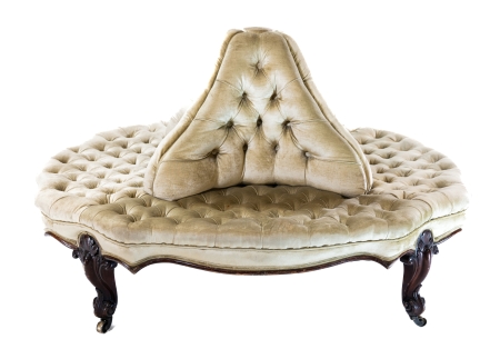 Stamp of Feldman International Auctions » Mobilier, Objets d'Art & Design / Furniture, Objets d'Art & Design Angleterre. Canapé de conversation. 3ème quart du XIXème siècle