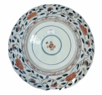 Stamp of Feldman International Auctions » Art d'Orient & d'Extrême-Orient / Asian & Oriental Art Japon. Paire de plats à décor Imari. Début XVIIIème siècle. Période Edo