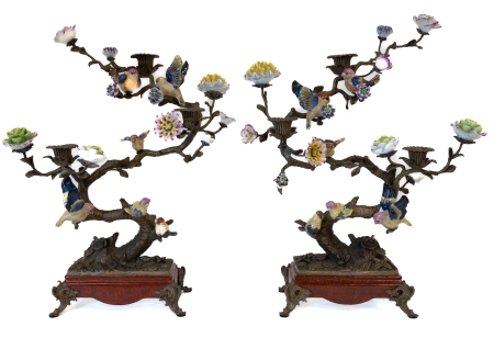 Stamp of Feldman International Auctions » Mobilier, Objets d'Art & Design / Furniture, Objets d'Art & Design France. Paire de candélabres en bronze doré. Début XXème siècle