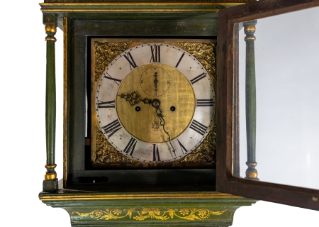 Stamp of Feldman International Auctions » Mobilier, Objets d'Art & Design / Furniture, Objets d'Art & Design Régulateur de parquet George III en laque du Japon. Angleterre, Epoque George III (1760 - 1820)