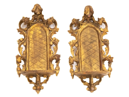 Stamp of Feldman International Auctions » Mobilier, Objets d'Art & Design / Furniture, Objets d'Art & Design Paire de consoles d’applique en bois doré. Italie. XIXème siècle