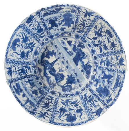 Stamp of Feldman International Auctions » Art d'Orient & d'Extrême-Orient / Asian & Oriental Art Chine. Grand bol « Kraak » en porcelaine Bleu & Blanc. Période Wanli (1573 - 1619)
