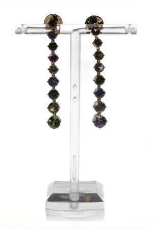 Stamp of Feldman International Auctions » Bijoux - Haute Joaillerie / Jewellery PAIRE DE PENDANTS D'OREILLES