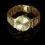 Stamp of Feldman International Auctions » Montres / Watches PIAGET. Montre à quartz en or 750