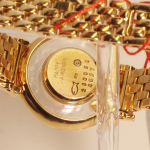 Stamp of Feldman International Auctions » Montres / Watches CHOPARD. Montre à quartz en or 750.