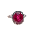 Stamp of Feldman International Auctions » Bijoux - Haute Joaillerie / Jewellery Bague rubis, diamants en or 750 gris , non chauffée , rouge pourpre , forte saturation