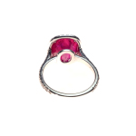 Stamp of Feldman International Auctions » Bijoux - Haute Joaillerie / Jewellery Bague rubis, diamants en or 750 gris , non chauffée , rouge pourpre , forte saturation