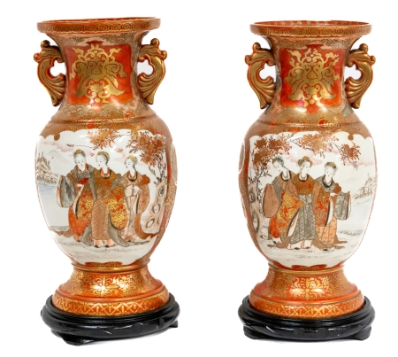 Stamp of Feldman International Auctions » Art d'Orient & d'Extrême-Orient / Asian & Oriental Art Japon. Paire de vases en porcelaine Kutani. Fin XIXème-Début XXème siècle, probablement Meiji (1868-1912)