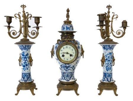 Stamp of Feldman International Auctions » Mobilier, Objets d'Art & Design / Furniture, Objets d'Art & Design Garniture de cheminée en porcelaine montée en bronze doré