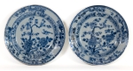 Stamp of Feldman International Auctions » Art d'Orient & d'Extrême-Orient / Asian & Oriental Art Chine. Paire d’assiettes en porcelaine. Dynastie Qing, probablement période Transition ou Kangxi (1662-1722)
