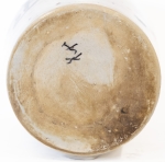 Stamp of Feldman International Auctions » Art d'Orient & d'Extrême-Orient / Asian & Oriental Art Japon. Jarre à Saké en céramique. Epoque Meiji ou postérieur