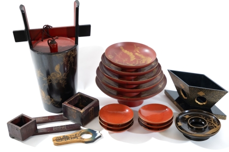 Stamp of Feldman International Auctions » Art d'Orient & d'Extrême-Orient / Asian & Oriental Art Set à saké, Japon, XIX-XXème