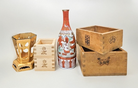 Stamp of Feldman International Auctions » Art d'Orient & d'Extrême-Orient / Asian & Oriental Art MISSING FULL SET Japon. Ensemble à saké