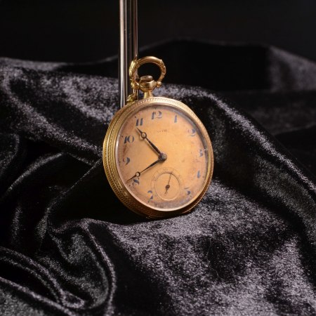 Stamp of Feldman International Auctions » Montres / Watches ZENITH. MONTRE DE POCHE PETITE SECONDE.